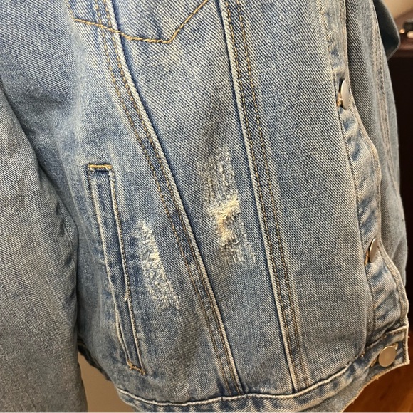 Forever 21 Denim Jacket Boho Embroidered Oversized Light Wash - size M - Picture 4 of 7